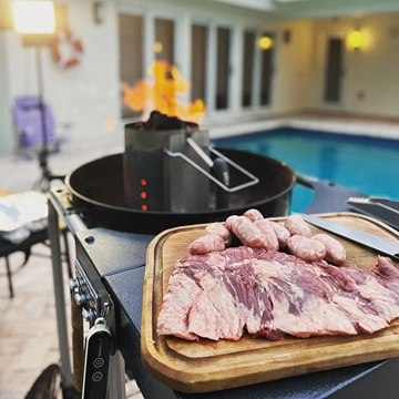 smal party catering by the pool